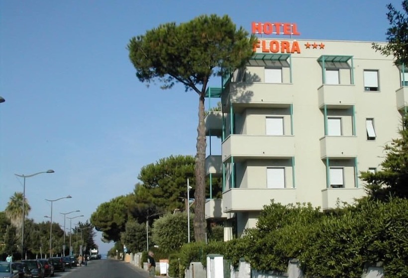 Отель Flora