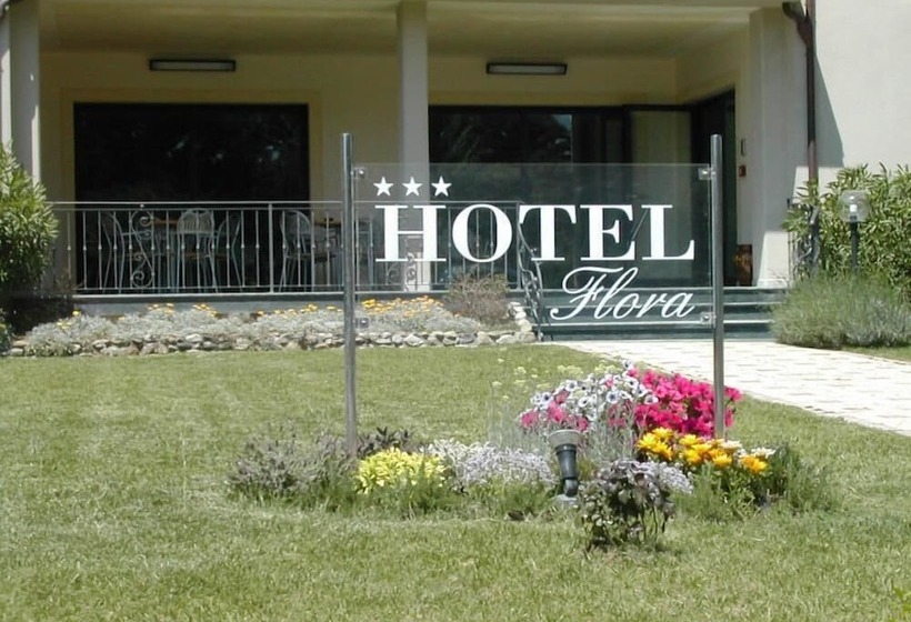 Отель Flora
