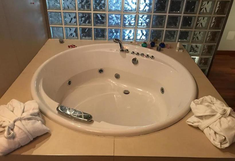 هتل Parizzi Suites & Restaurant