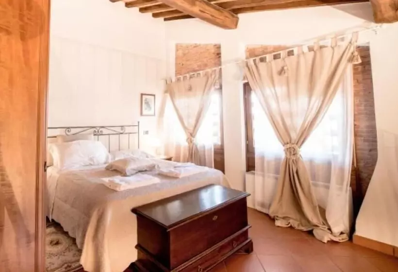ホテル Casale Podernovo