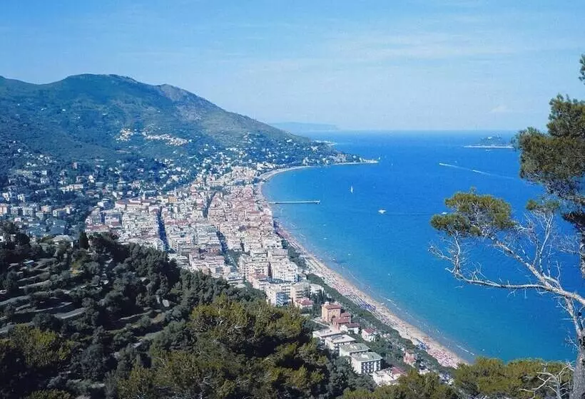 هتل Danio Lungomare