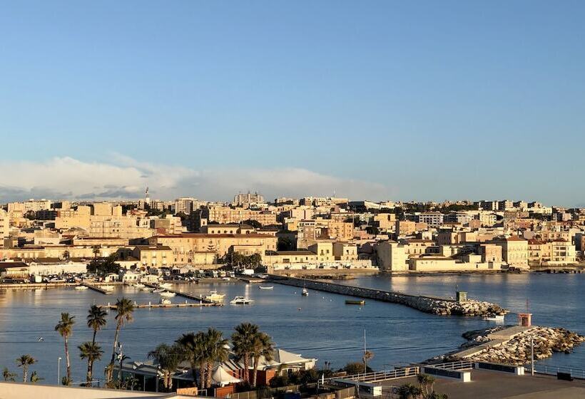 בית מלון כפרי Ortigiaseaview Bed & Breakfast