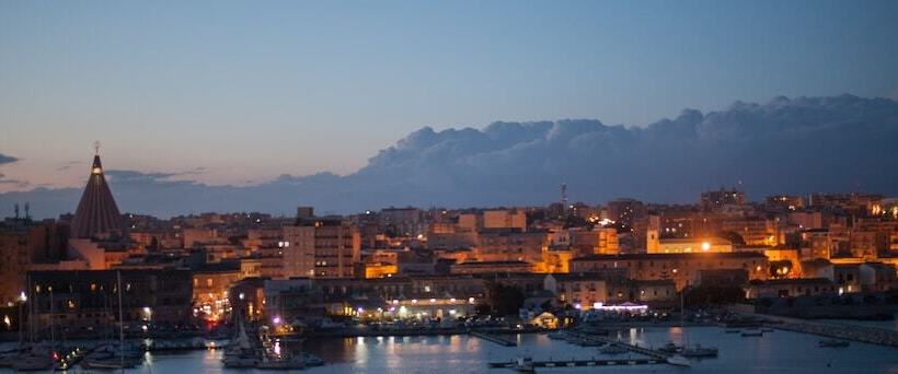 בית מלון כפרי Ortigiaseaview Bed & Breakfast