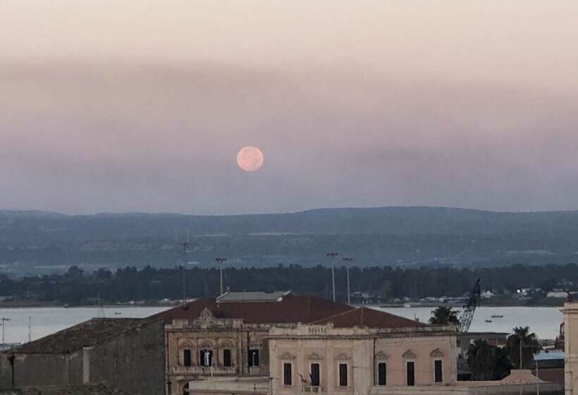 בית מלון כפרי Ortigiaseaview Bed & Breakfast