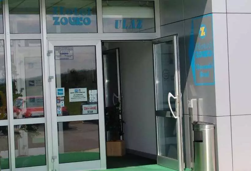 ホテル Zovko