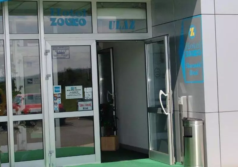 ホテル Zovko