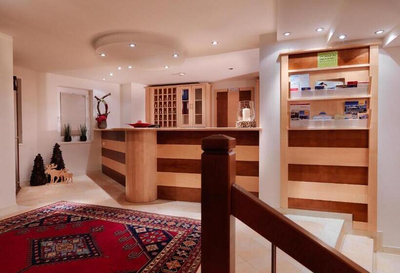 Posthotel Strengen Am Arlberg