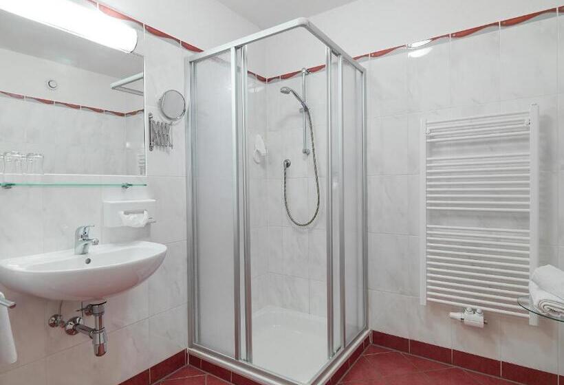 Posthotel Strengen Am Arlberg