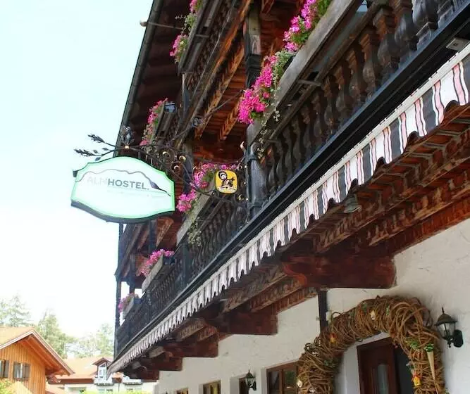 ホテル Almhostel