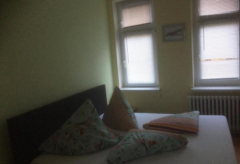 ホテル Am Flugplatz