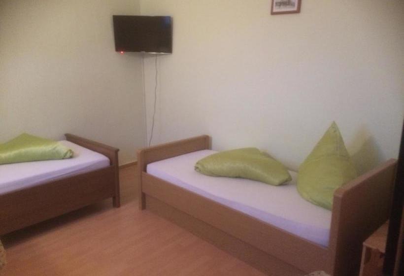 ホテル Am Flugplatz