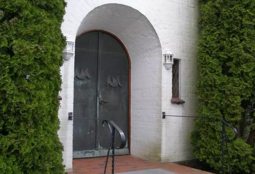 Hotelli Fährhaus Niederkleveez