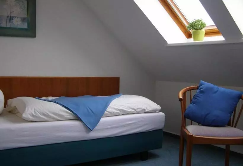 Hotelli Fährhaus Niederkleveez