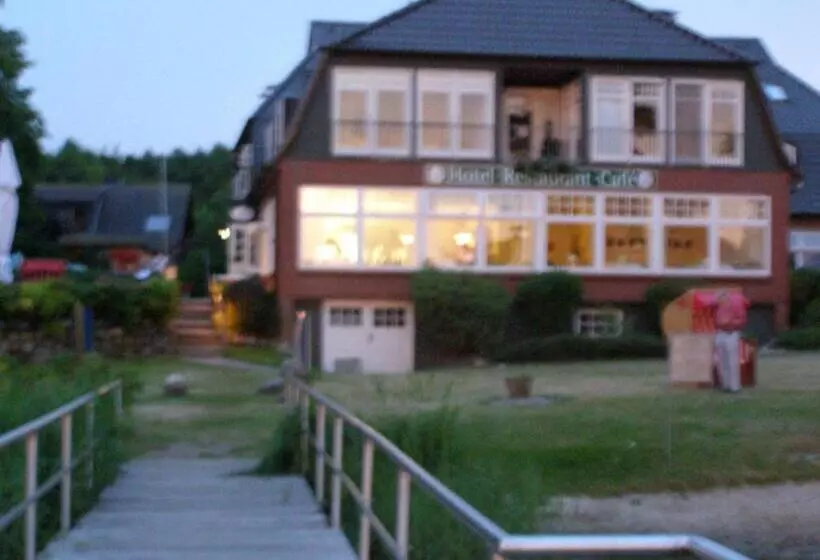Hotelli Fährhaus Niederkleveez