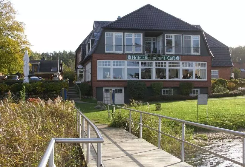 Hotelli Fährhaus Niederkleveez