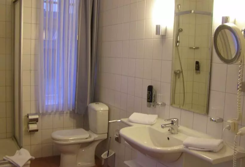 Hotelli Fährhaus Niederkleveez