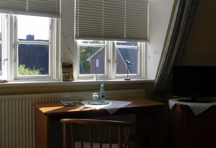 Hotelli Fährhaus Niederkleveez