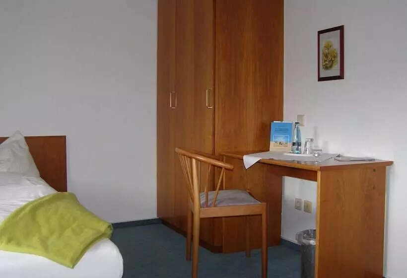 Hotelli Fährhaus Niederkleveez
