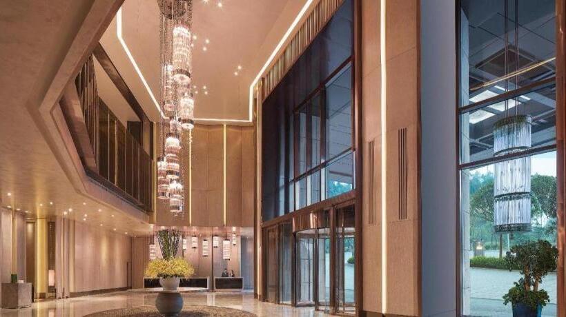 Отель New World Guiyang