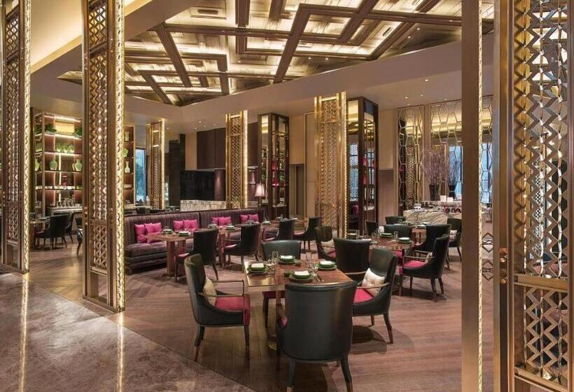 Отель New World Guiyang