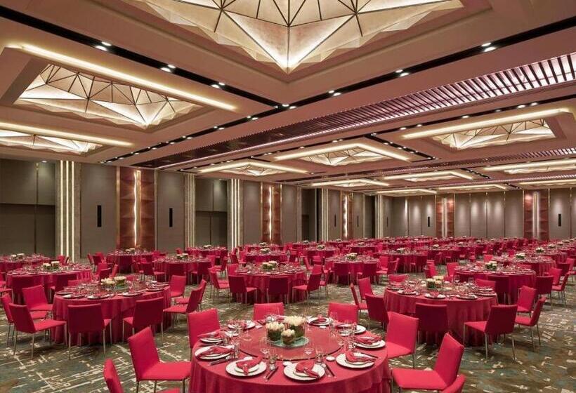 Отель New World Guiyang