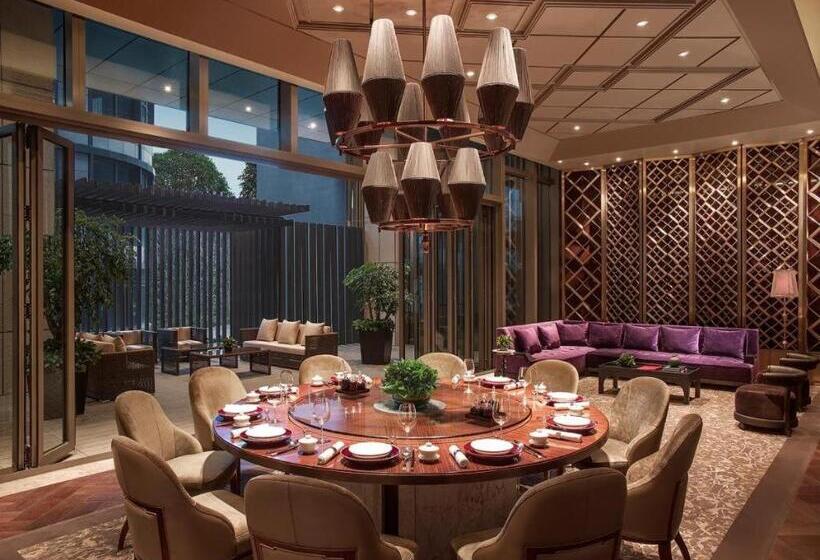 Отель New World Guiyang