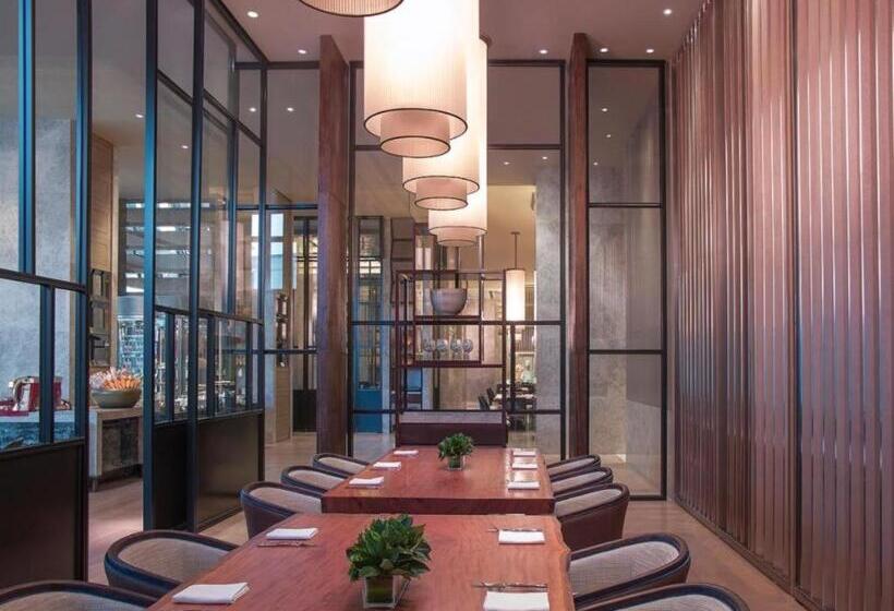 Отель New World Guiyang