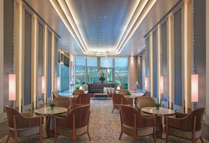 Отель New World Guiyang