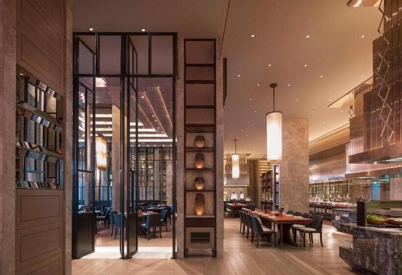 Отель New World Guiyang