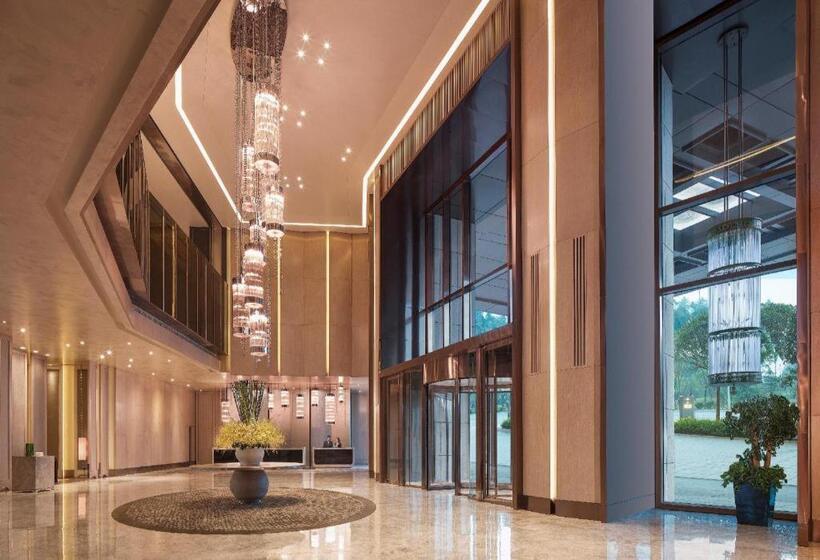 Отель New World Guiyang