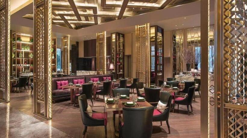 Отель New World Guiyang