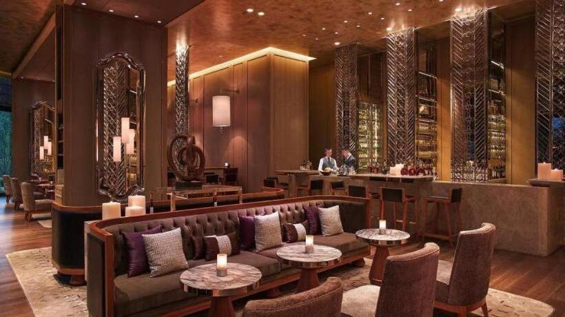 Отель New World Guiyang