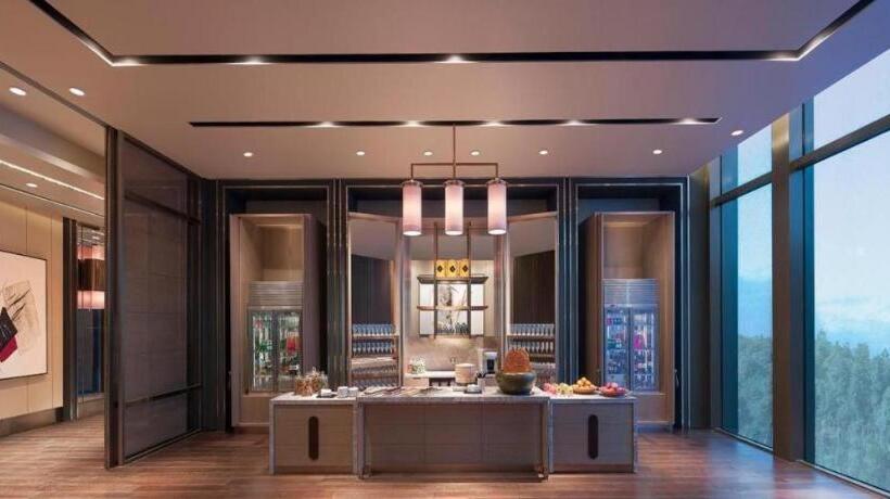 Отель New World Guiyang