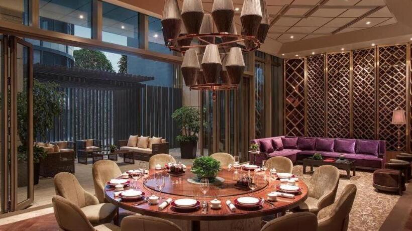 Отель New World Guiyang