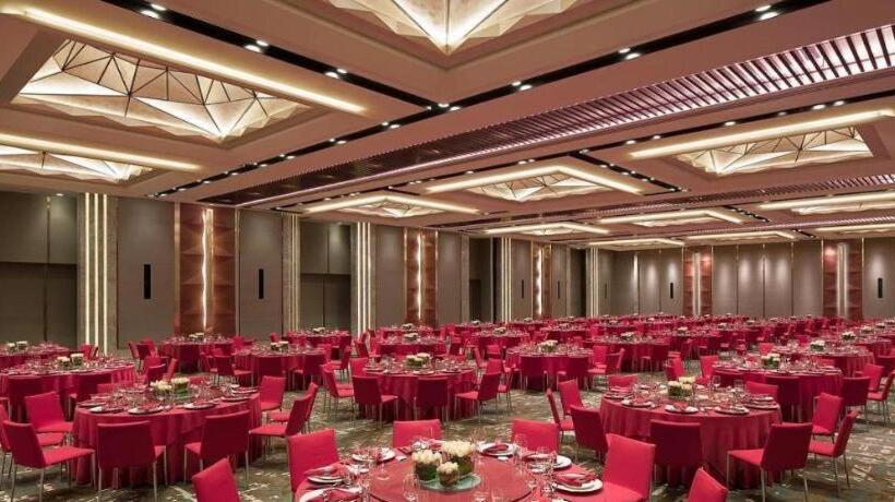 Отель New World Guiyang