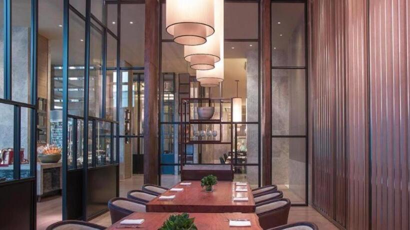 Отель New World Guiyang