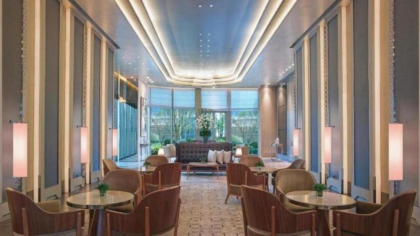 Отель New World Guiyang