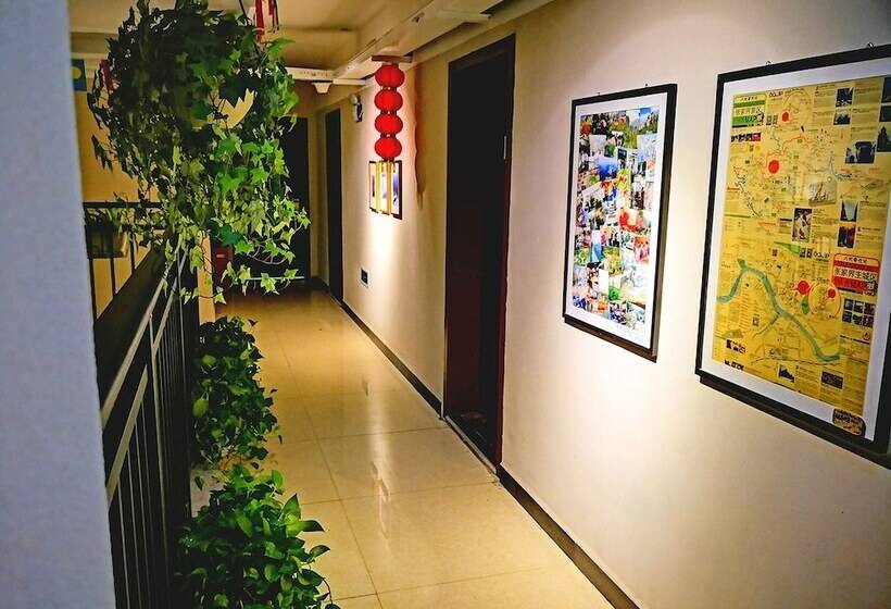 בית מלון כפרי Bajie Youth Hostel Tianmenshan Train Station