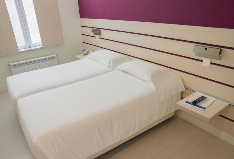 هتل Monjes Magnos