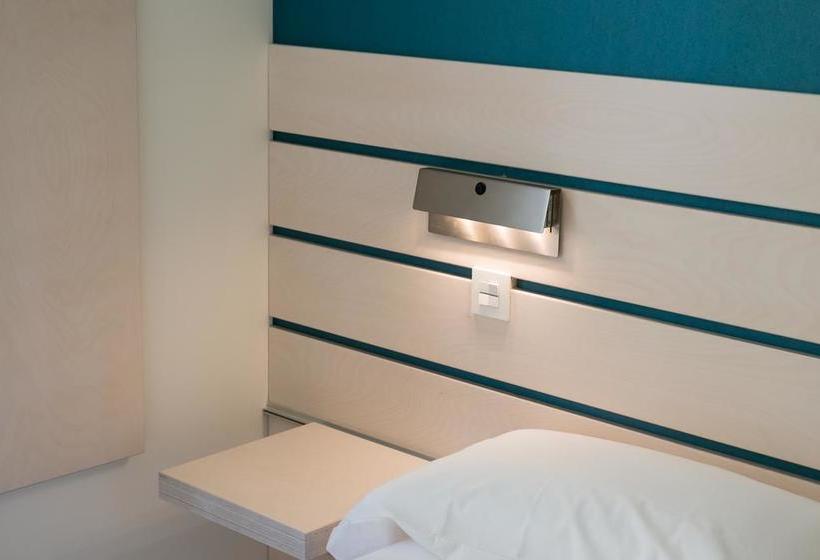 هتل Monjes Magnos