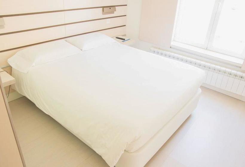 هتل Monjes Magnos