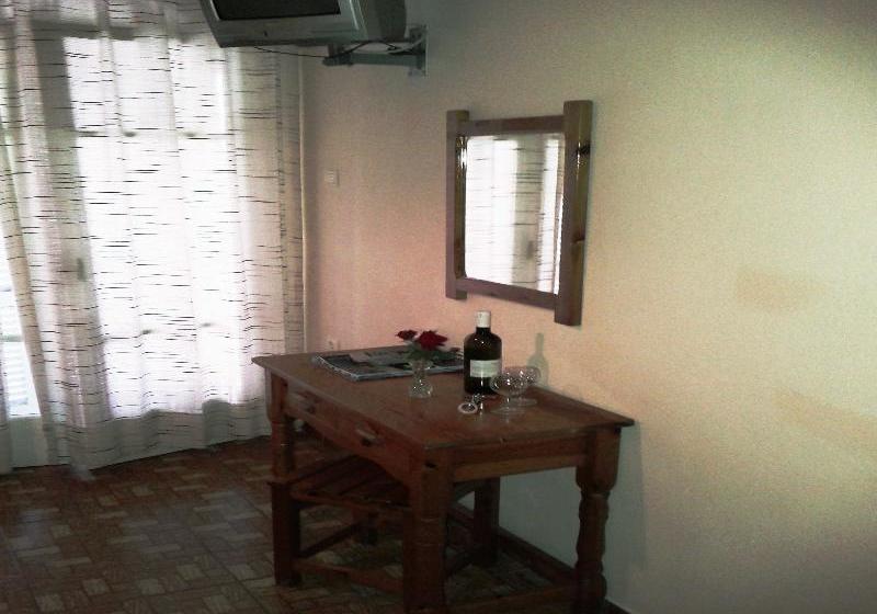 Apostolos & Eleni Family Apartments