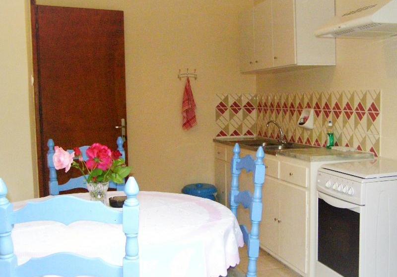 Apostolos & Eleni Family Apartments