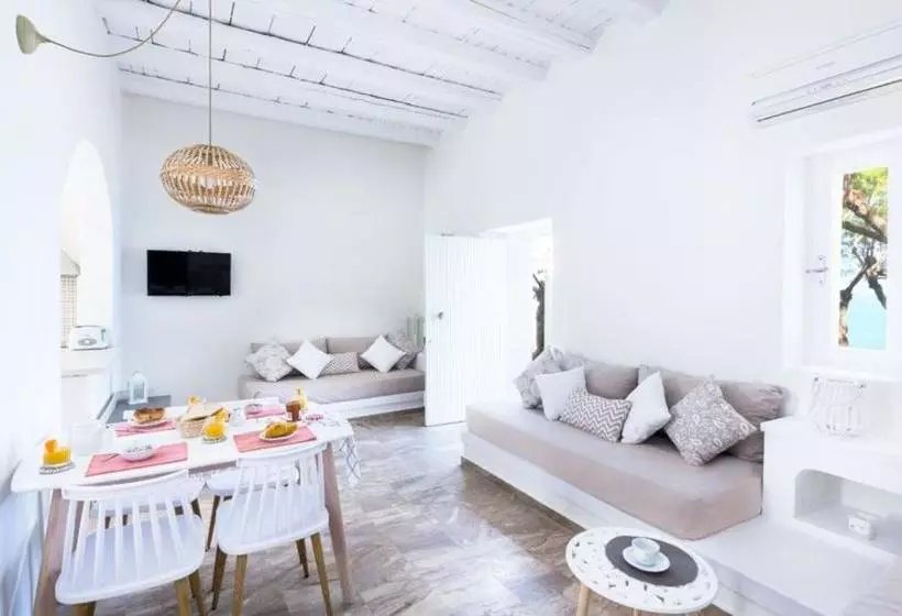 Apothikes Seaside Private Apartments