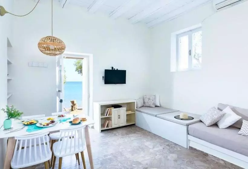 Apothikes Seaside Private Apartments
