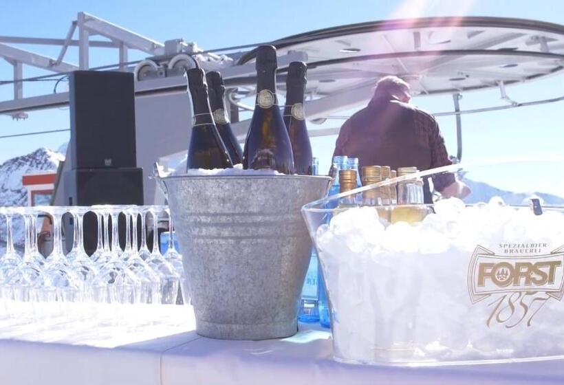 Glacier Hotel Grawand