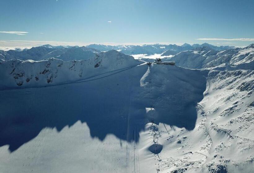 Glacier Hotel Grawand