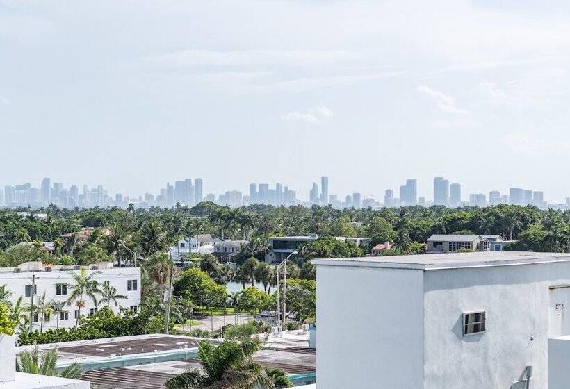 Отель Monte Carlo Miami Beach