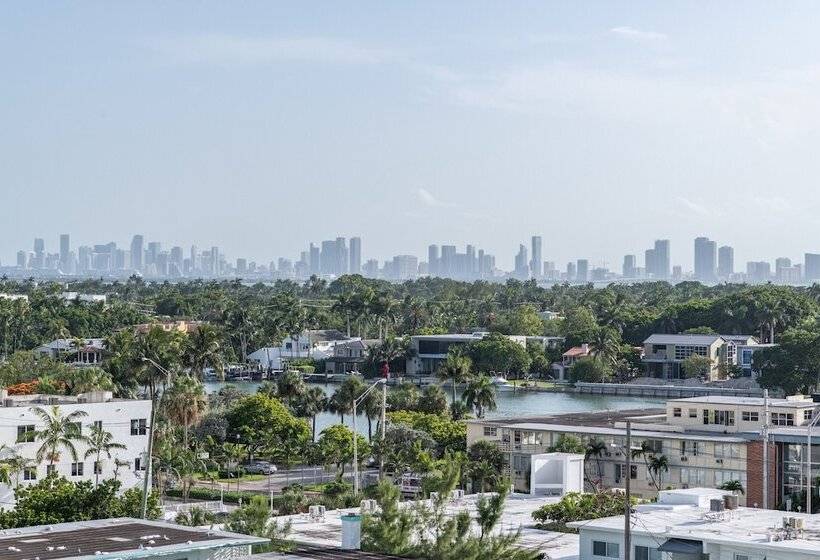 Отель Monte Carlo Miami Beach