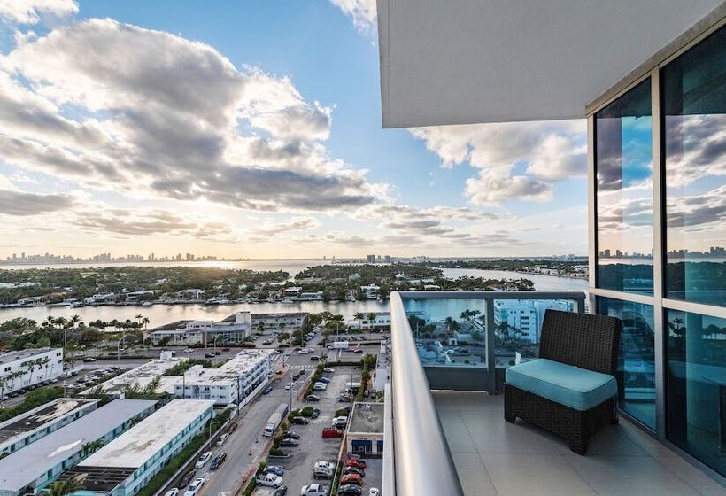 Отель Monte Carlo Miami Beach